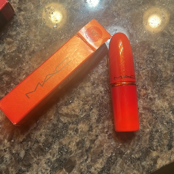 Russian Red” cult classic Lunar collection RARE limited MAC lipstick - Picture 4 of 5